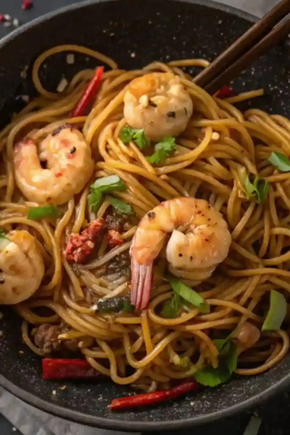 Stir-fried lo mein noodles with shrimp, peppers, and green onions